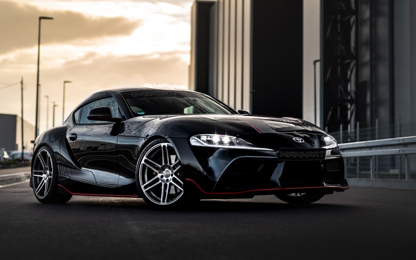 Черный автомобиль Manhart Supra GR 450 2020 года 