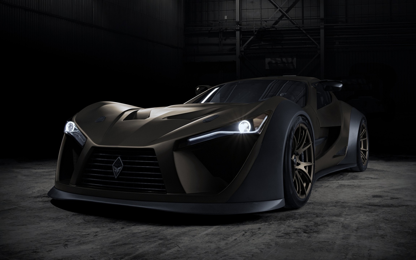Дорогой автомобиль Felino CB7R с включенными фарами