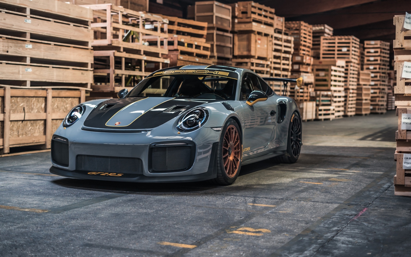 Автомобиль  Porsche 911 GT2 RS 2020 года на складе 