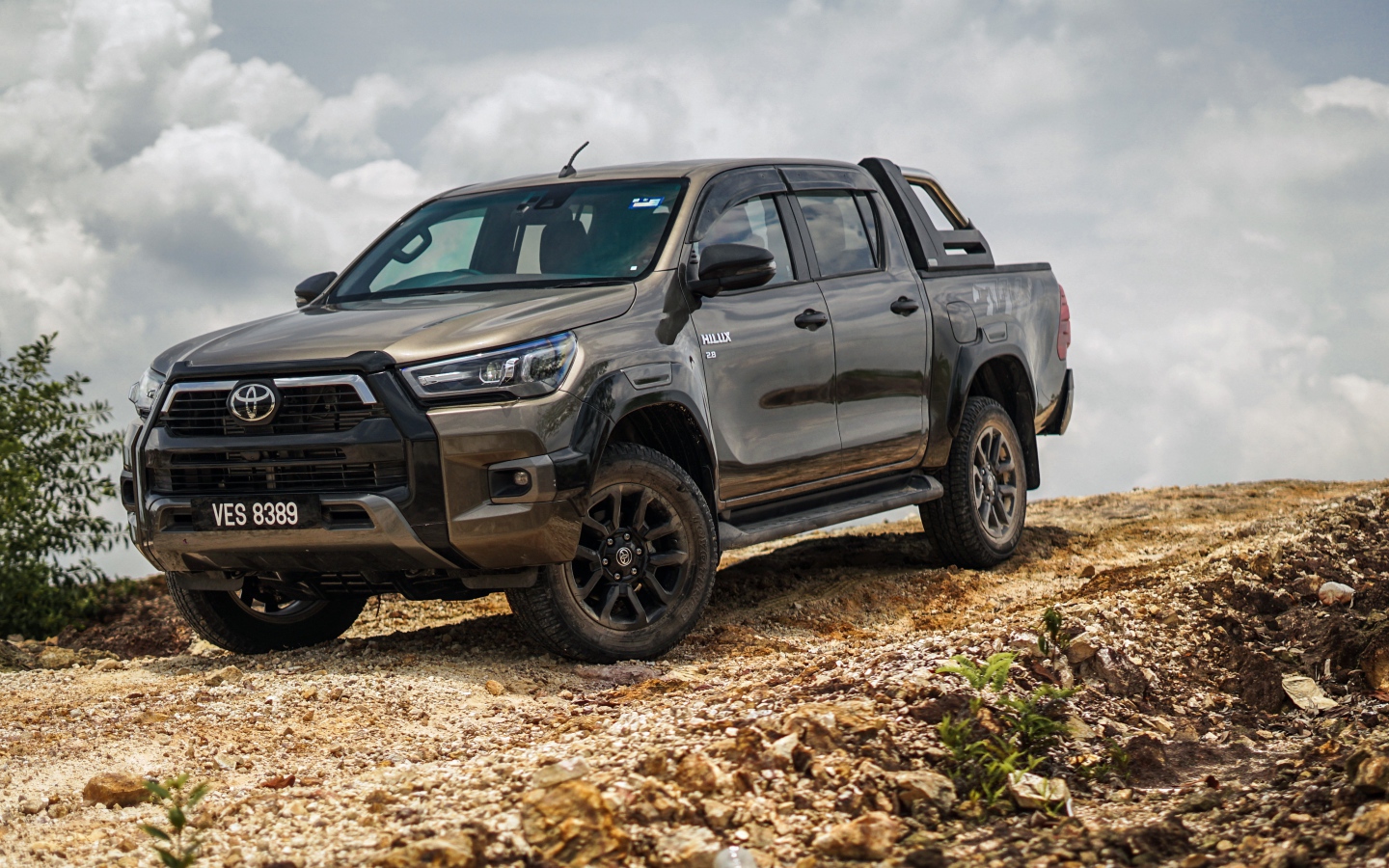 Внедорожник Toyota Hilux Rogue Double Cab 2020 года 