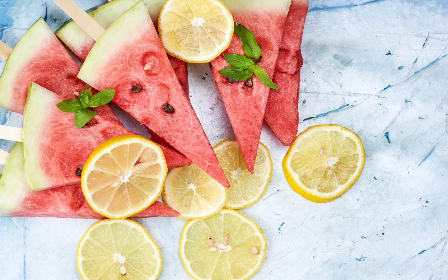 Кусочки арбуза с лимоном