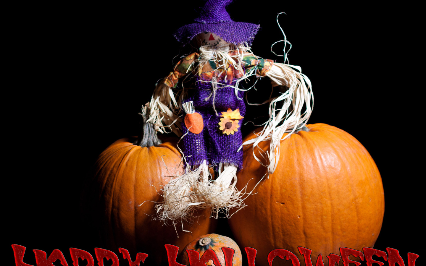 Игрушка и тыква на праздник Хэллоуин