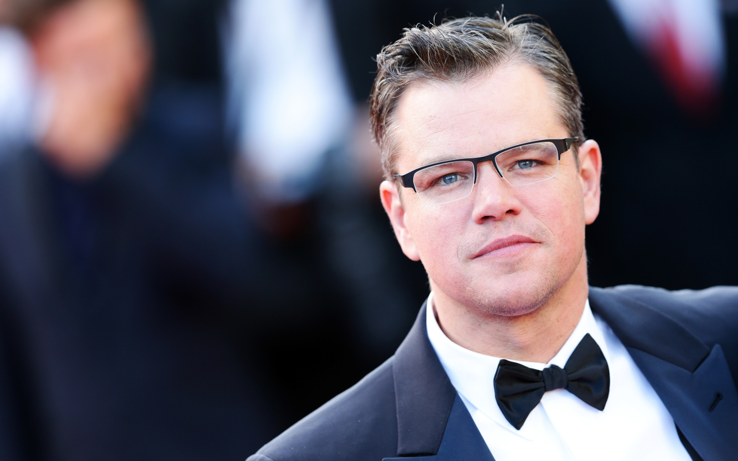 Актер Мэтт Деймон в дорогом костюме