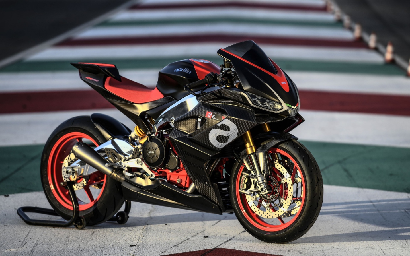 Спортивный мотоцикл Aprilia RS 660 2020 года