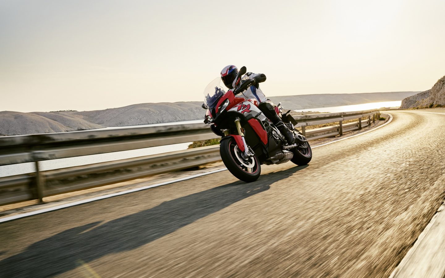 Мотоцикл BMW S1000 XR на гонках 