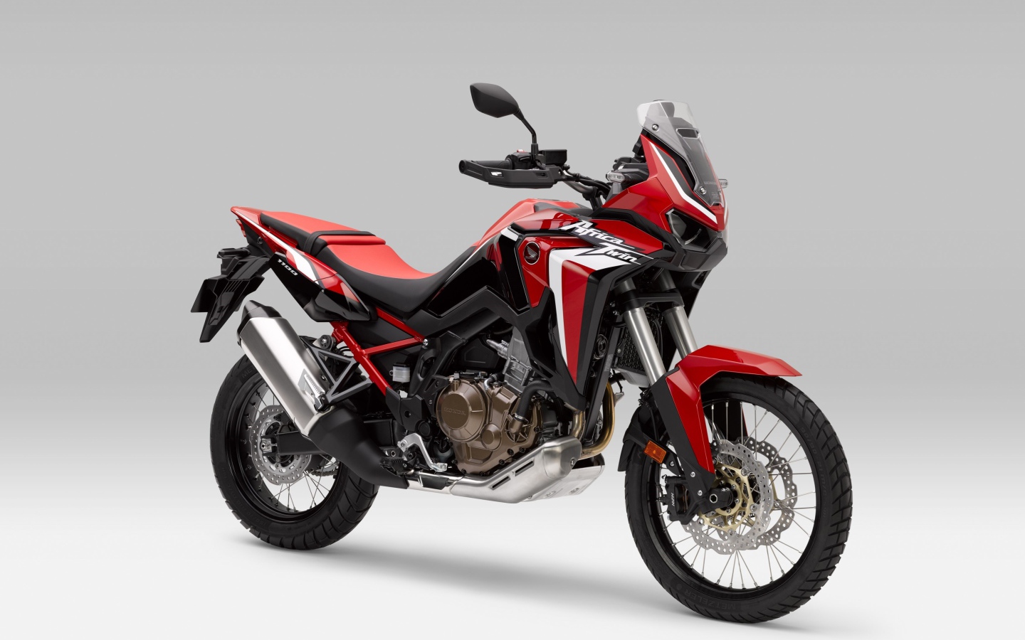 Мотоцикл Honda CRF 1000 D,  2020 года на сером фоне