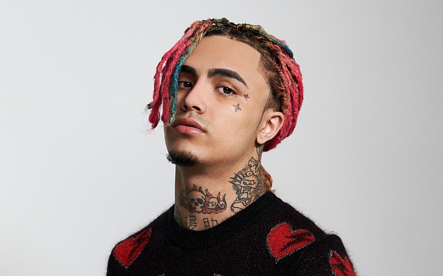 Молодой американский рэп исполнитель Lil Pump с татуировками на теле