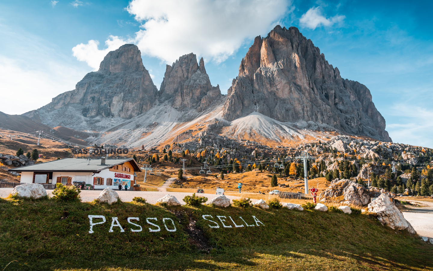 Высокие горы под голубым небом, Италия 