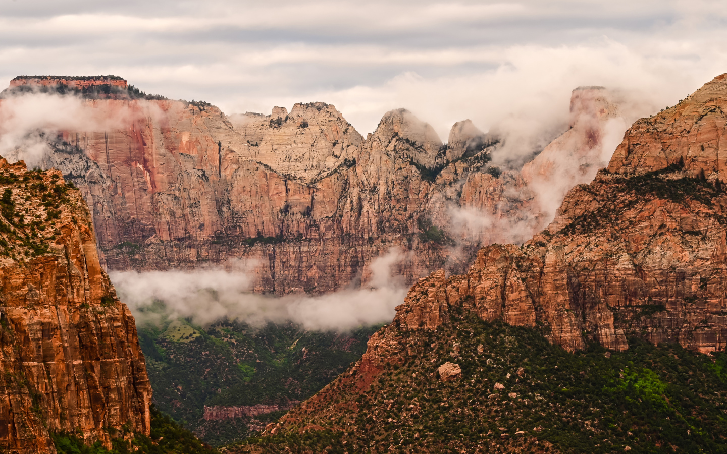 Горы в Национальном  парке Сион, США
