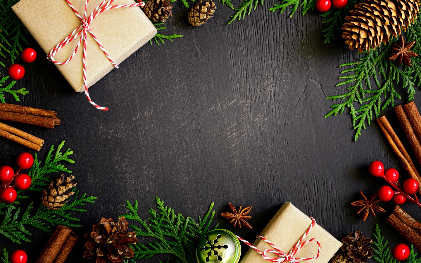 Новогодний декор на черном фоне, шаблон для новогодней открытки 