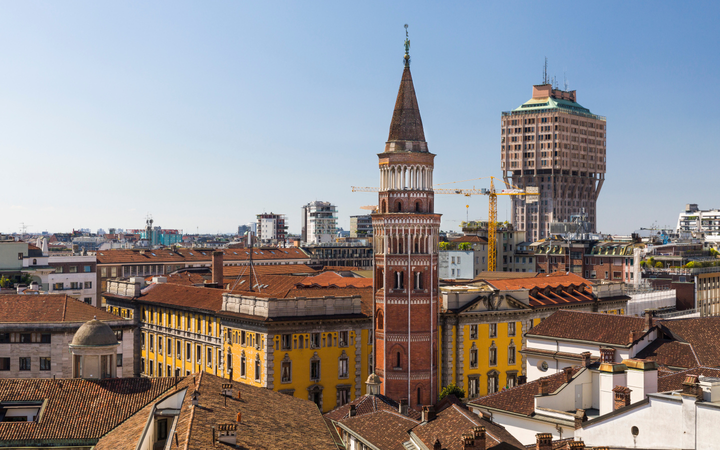 Старые дома в городе Милан, Италия 