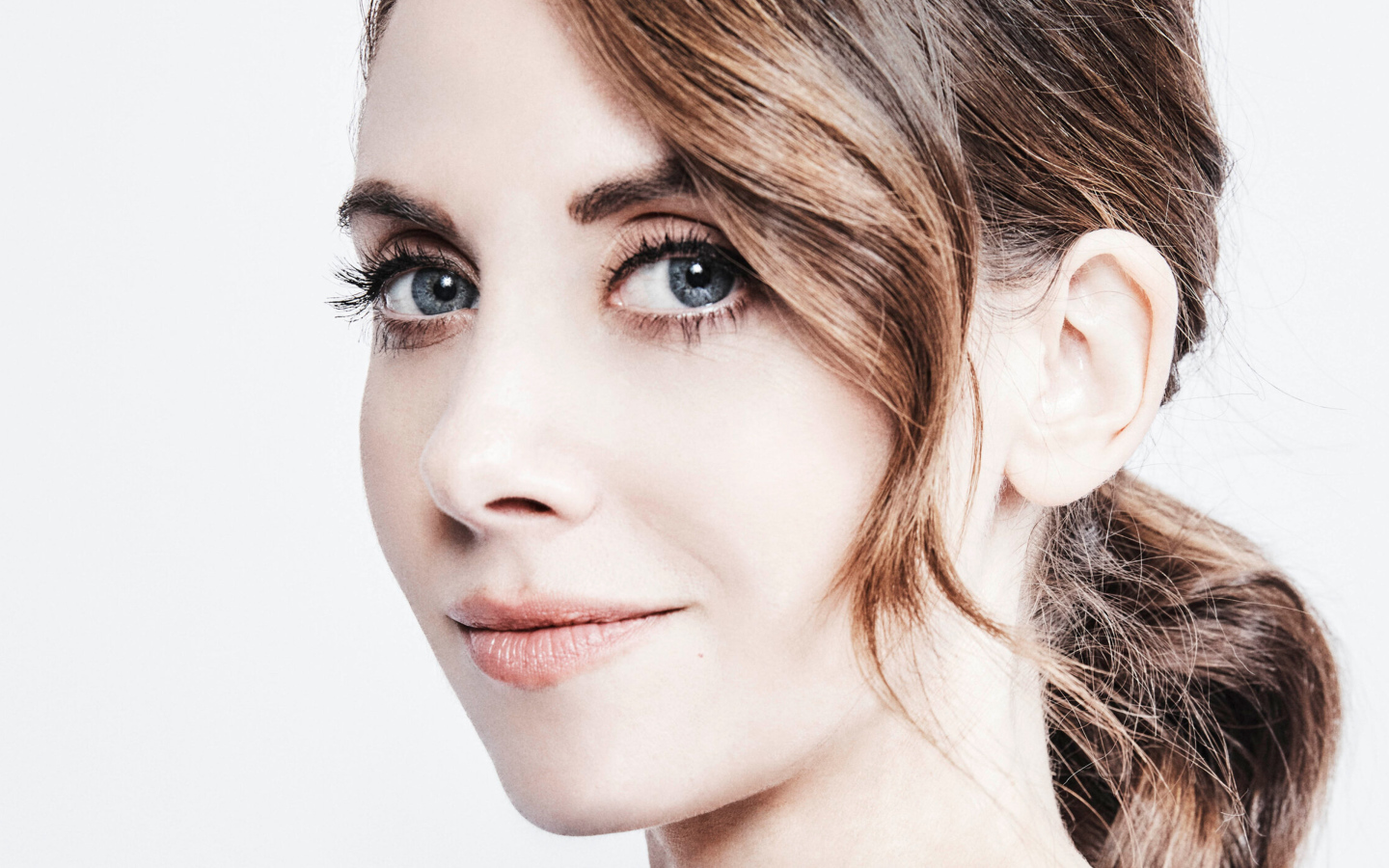 Актриса Элисон Бри лицо крупным планом