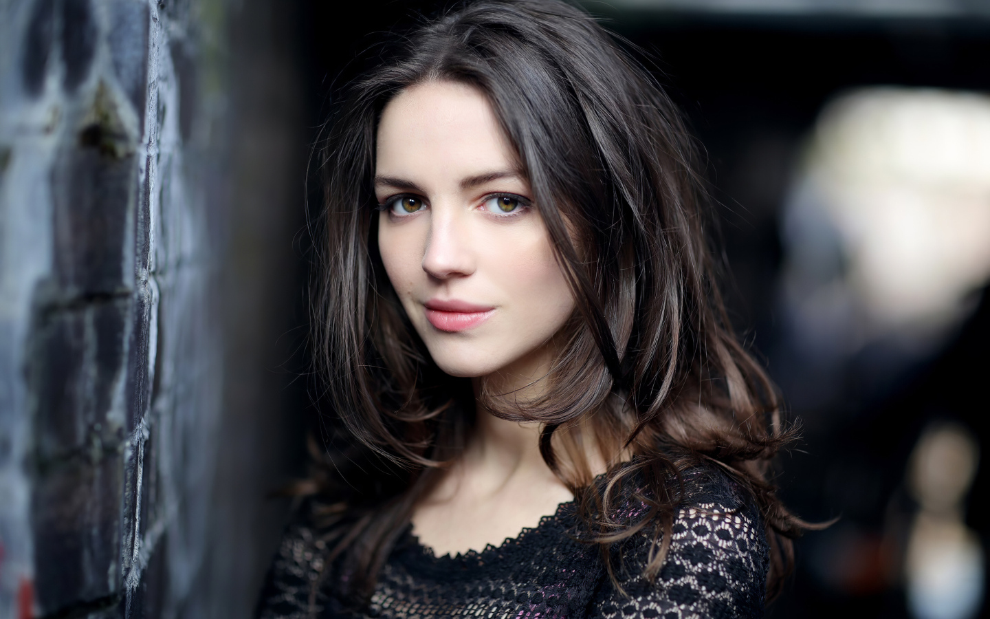 Красивая девушка актриса Элла Хант