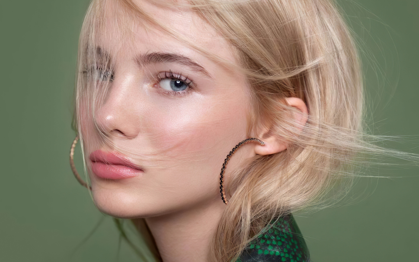 Английская актриса Фрейя Аллан лицо крупным планом