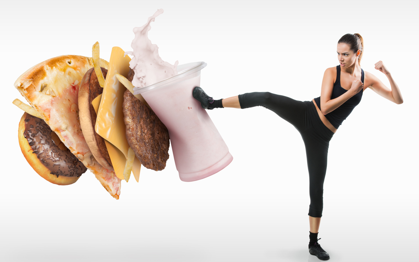 Спортивная девушка против вредной еды 