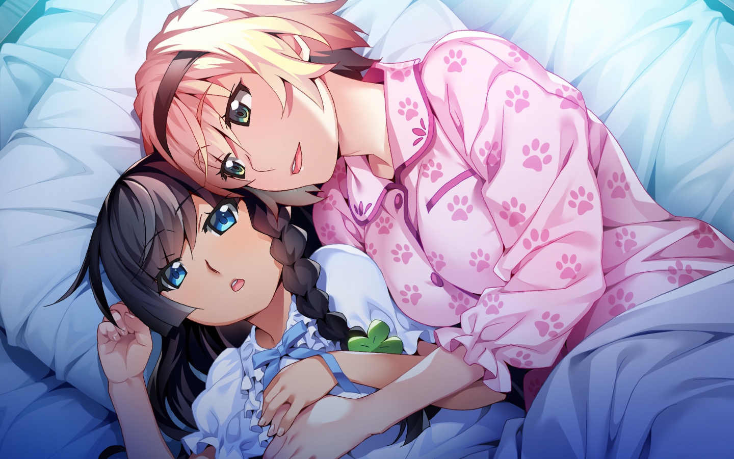 Парень и девушка аниме лежат на кровати