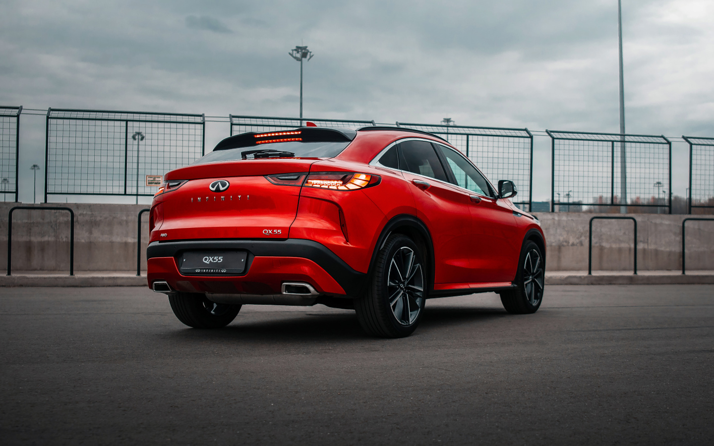 Внедорожник Infiniti QX55 AWD 2021 года вид сзади