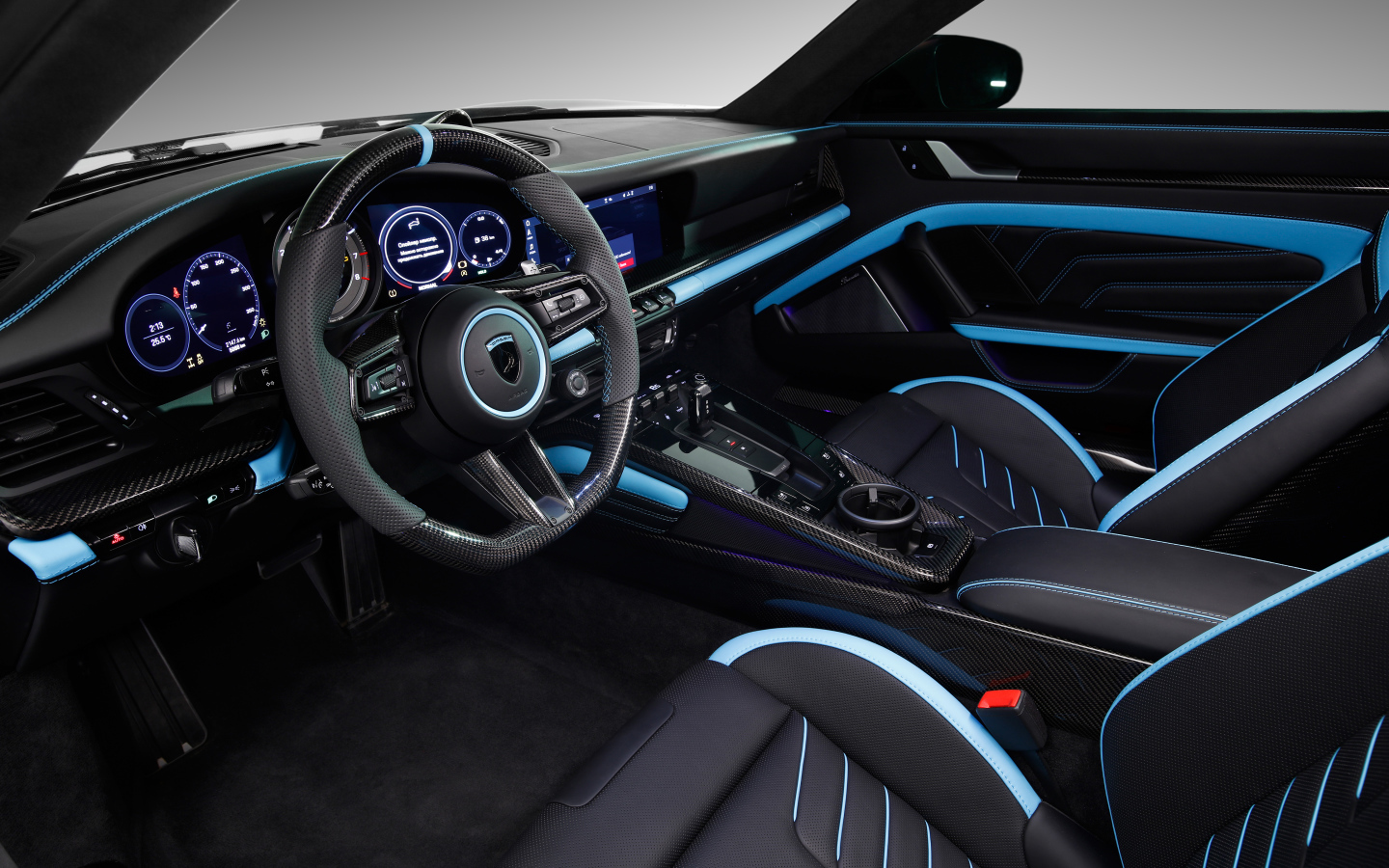 Стильный салон автомобиля Porsche 911 Turbo S Stinger GTR 3 2021 года