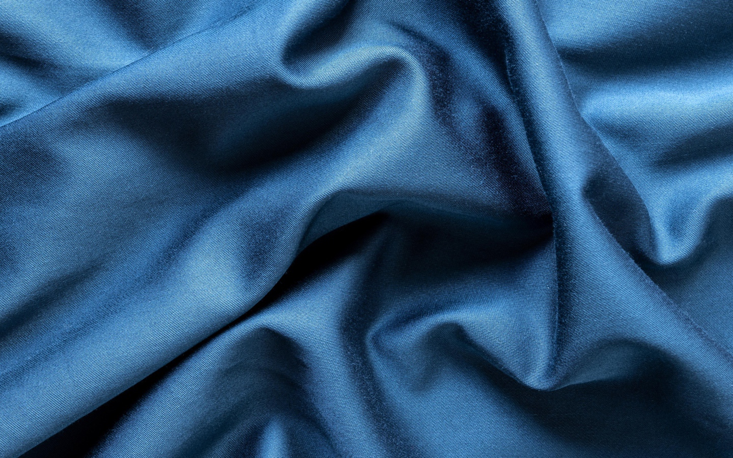 Кусок синей ткани крупным планом