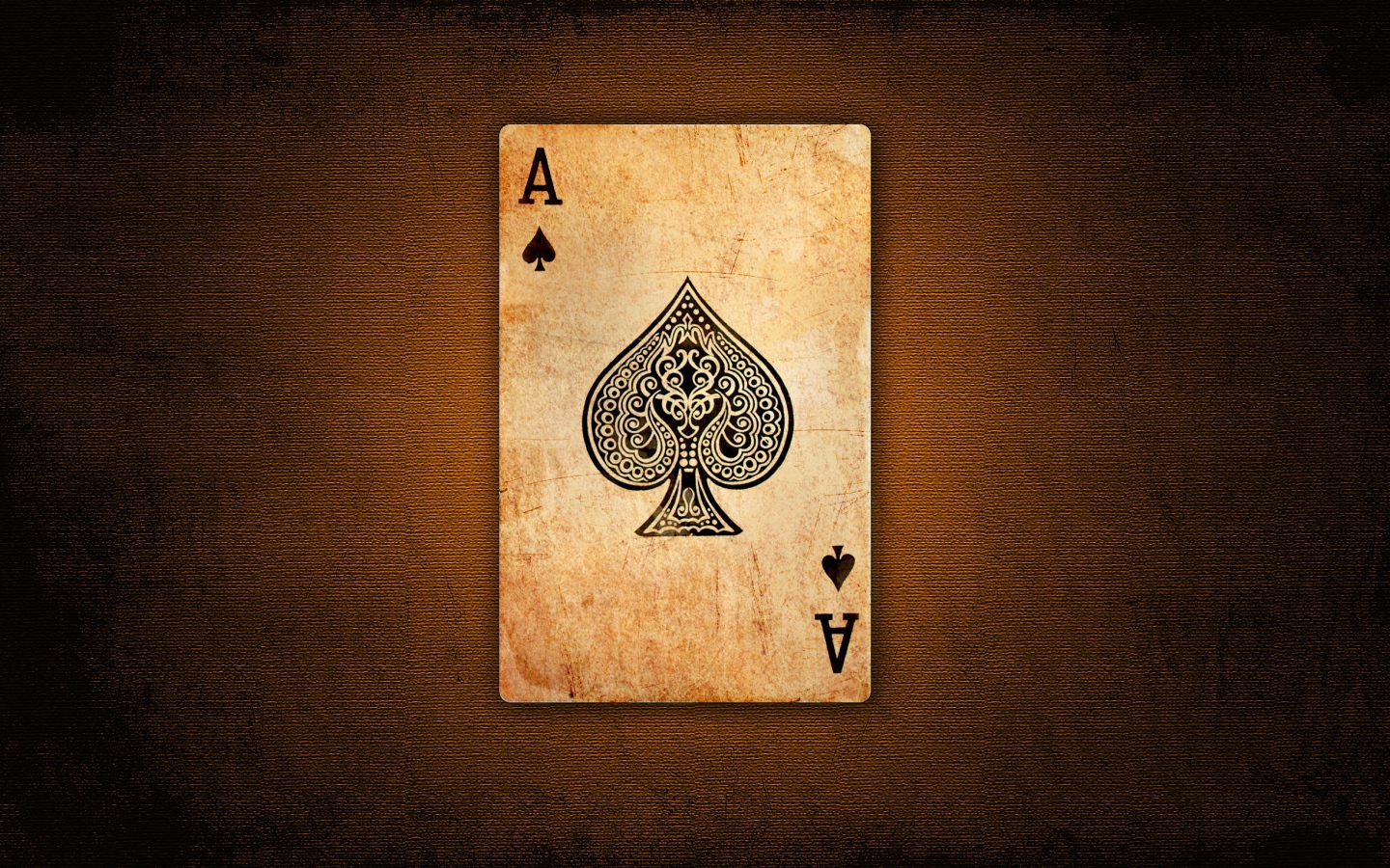 Черный пиковый туз на коричневом  фоне