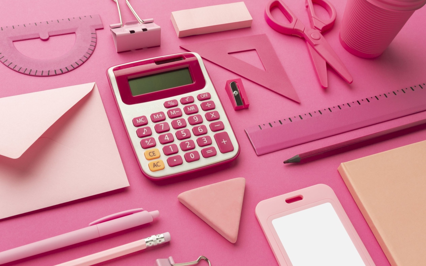 Розовые канцелярские предметы для девочки 