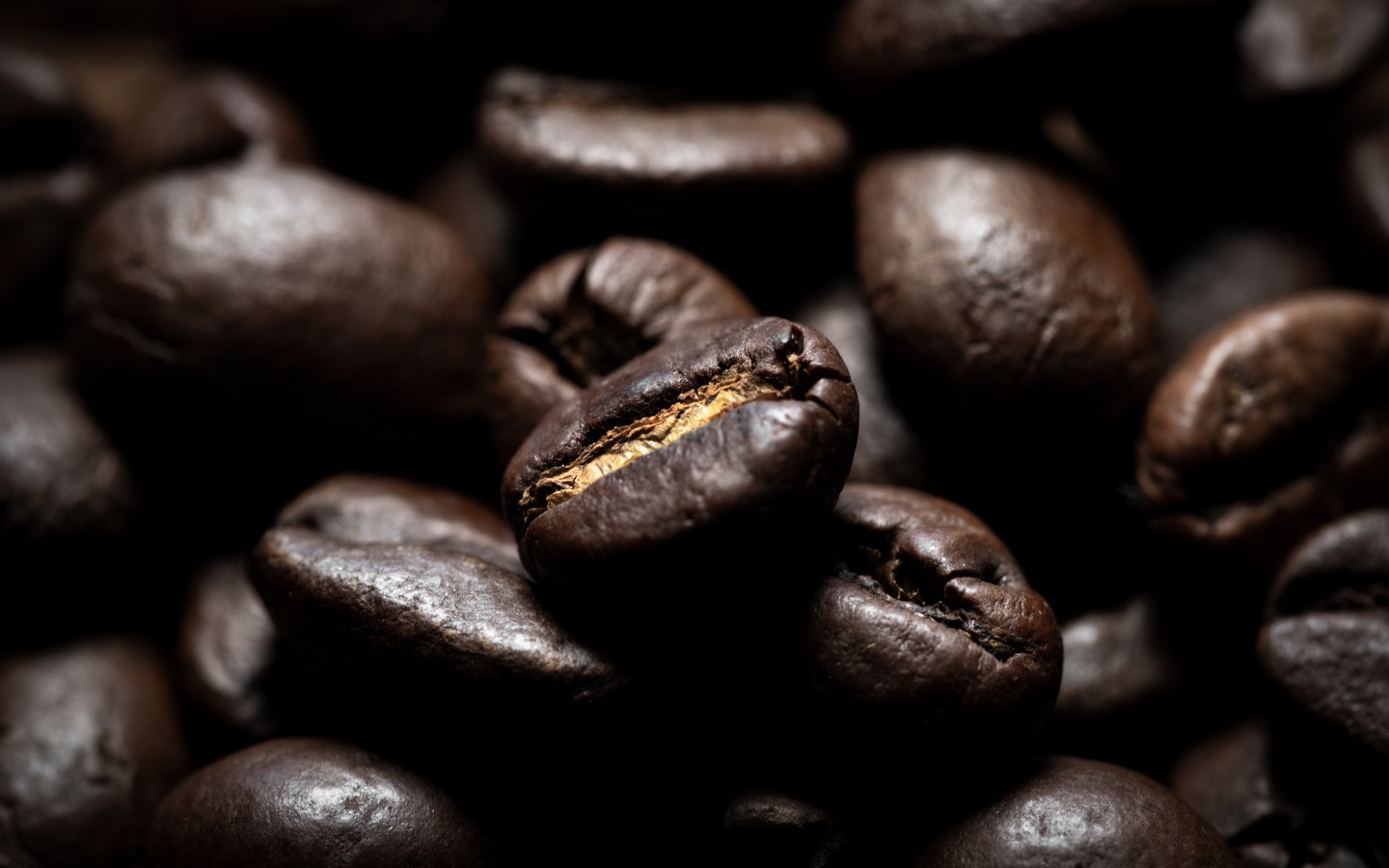 Жареные ароматные кофейные зерна 