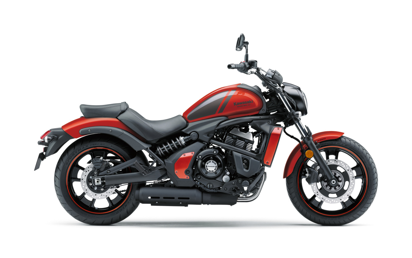 Мотоцикл Kawasaki EN650 Vulcan S на белом фоне