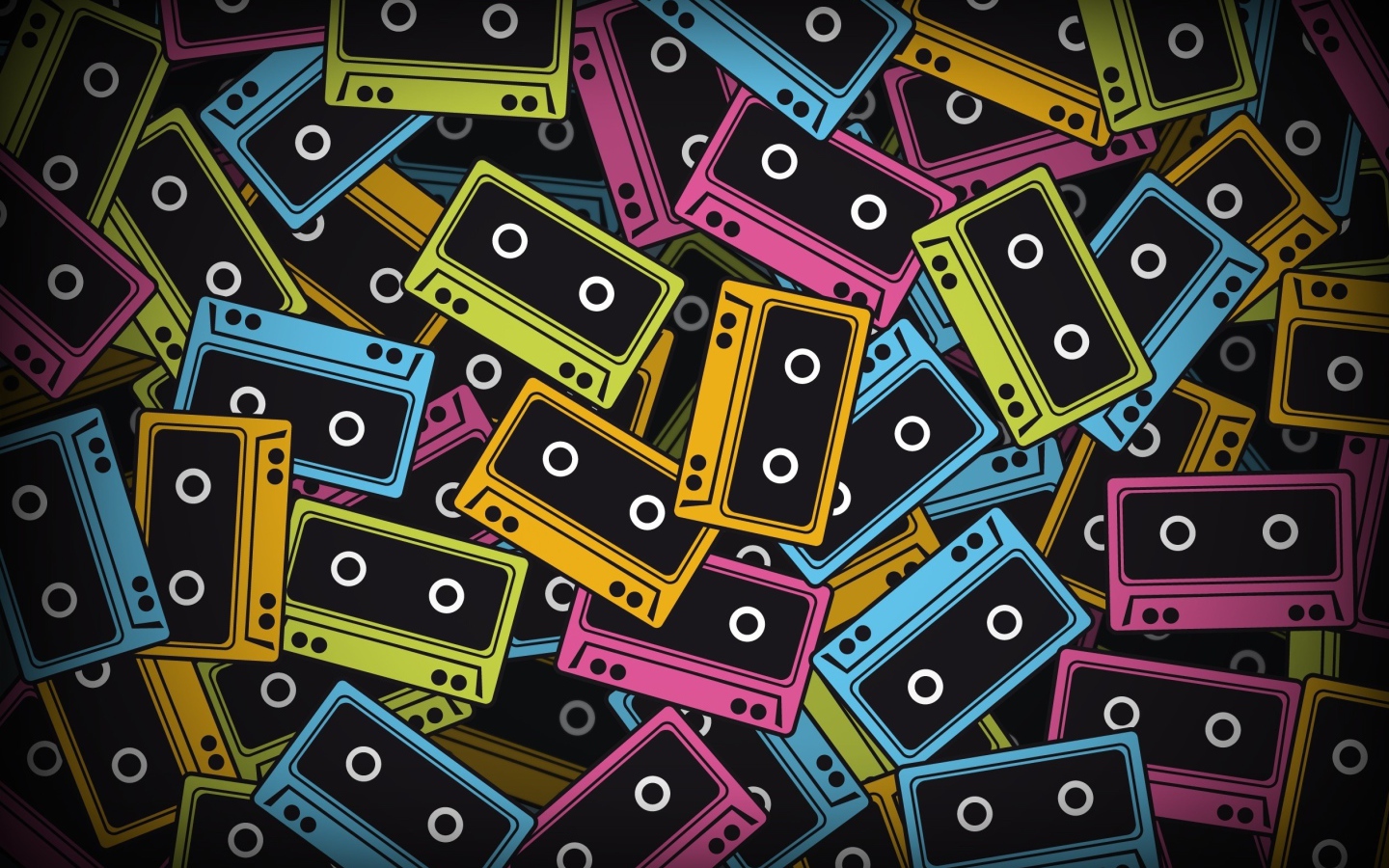 Разноцветные кассеты на черном фоне 