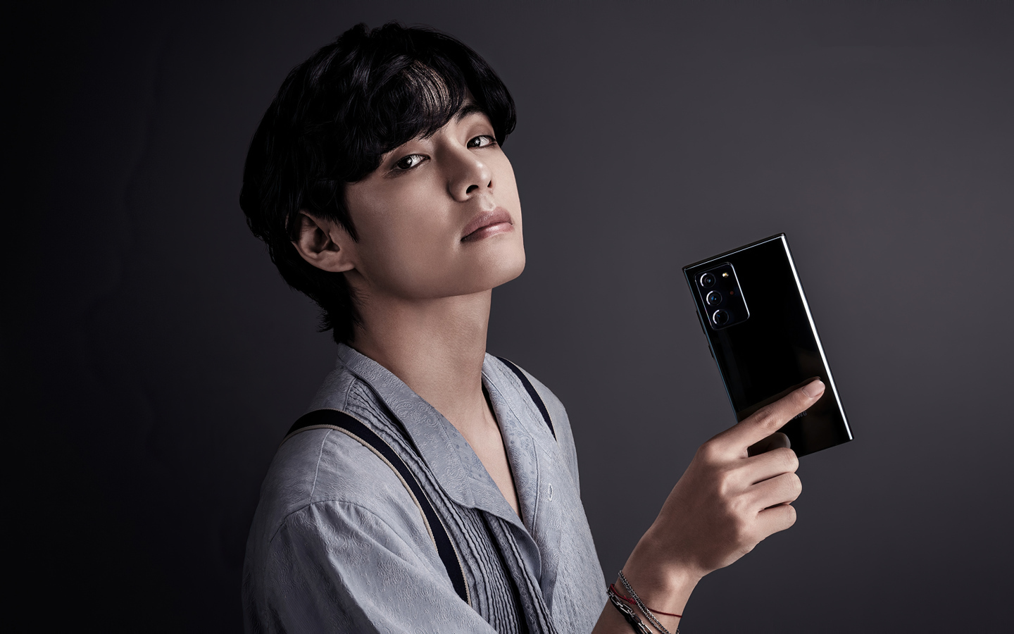 Ви вокалист группы BTS с телефоном