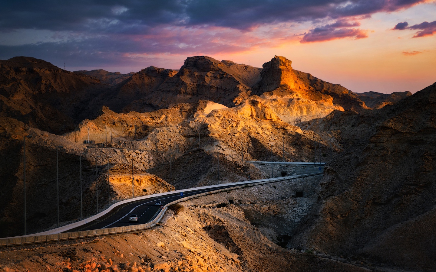 Дорога серпантин в горах 