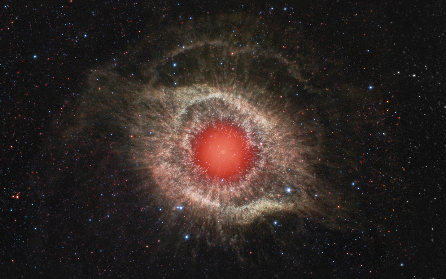 Космическая дыра в черном небе 