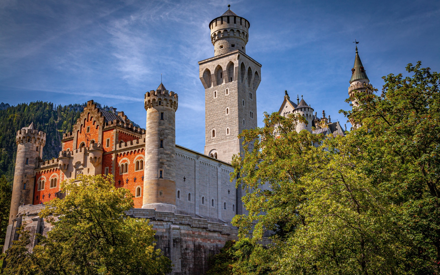 Старинный замок Нойшванштайн, Бавария. Германия