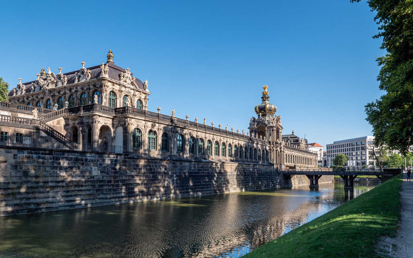 Архитектурный дворцовый комплекс Цвингер, Дрезден. Германия