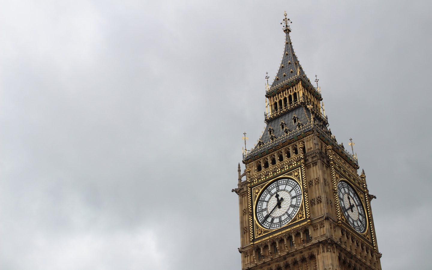 Башня Биг Бен на фоне неба, Лондон