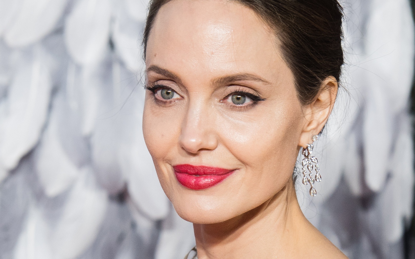 Лицо актрисы Анджелина Джоли крупным планом