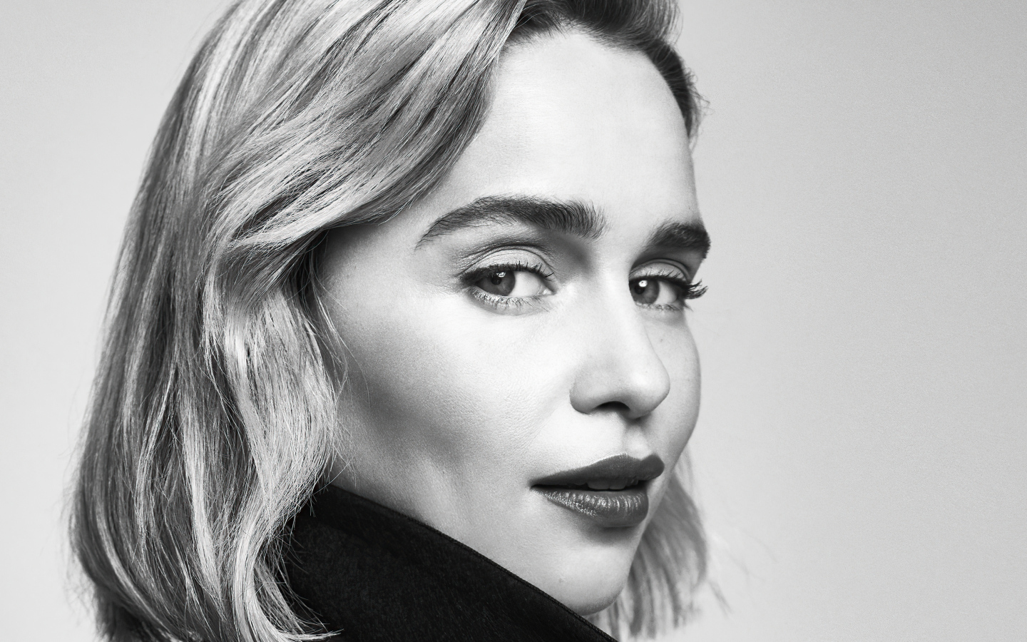 Девушка с красивыми глазами, актриса Эмилия Кларк