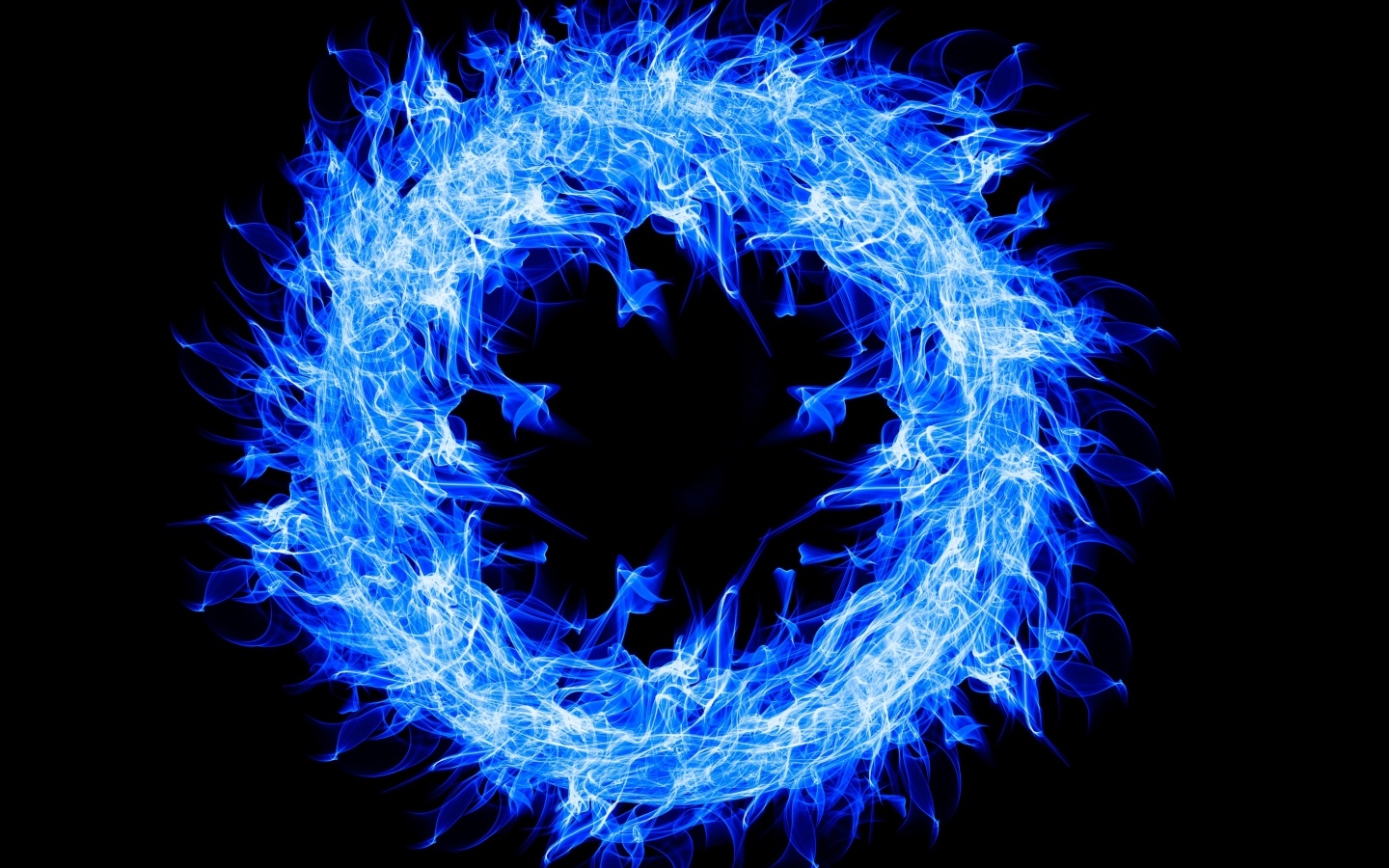 Голубое огненное кольцо  на черном фоне