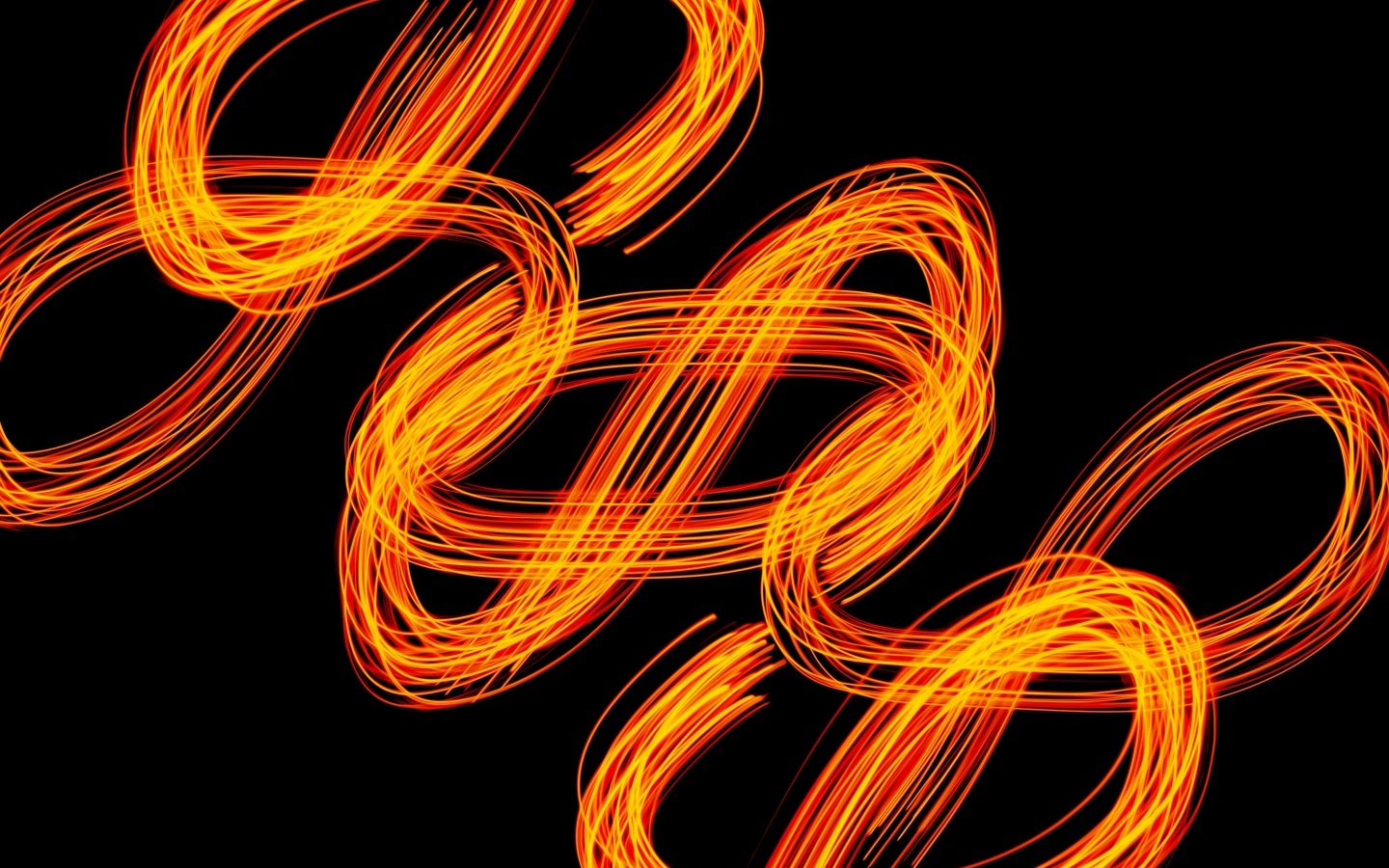 Огненные завитки на черном фоне