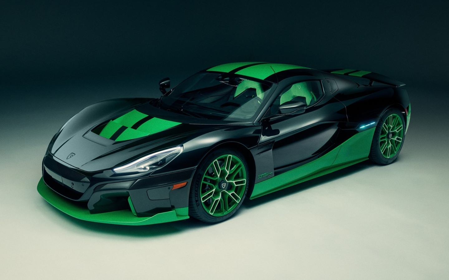 Быстрый автомобиль Rimac Nevera Time Attack 2023 года