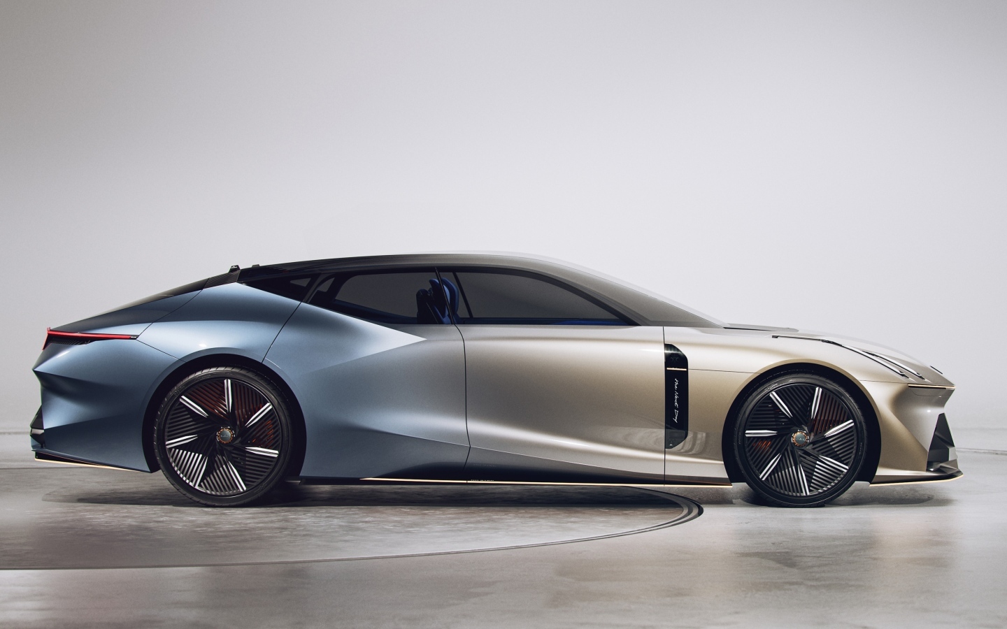 Автомобиль Lynk & Co вид сбоку