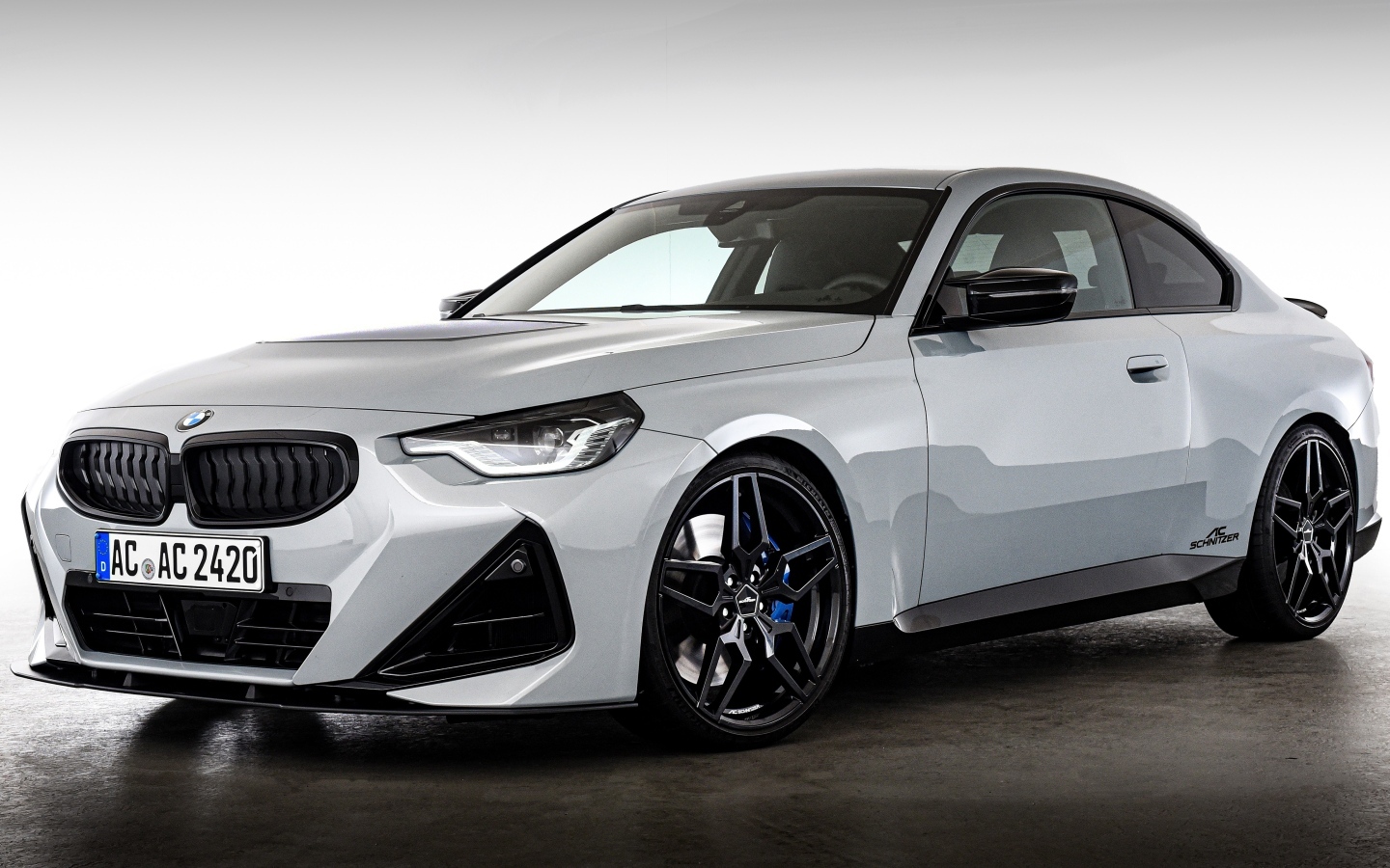 Серебристый автомобиль AC Schnitzer ACS2 4.0i