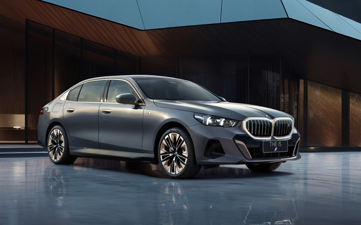 Автомобиль BMW I5 M Sport 2023 года