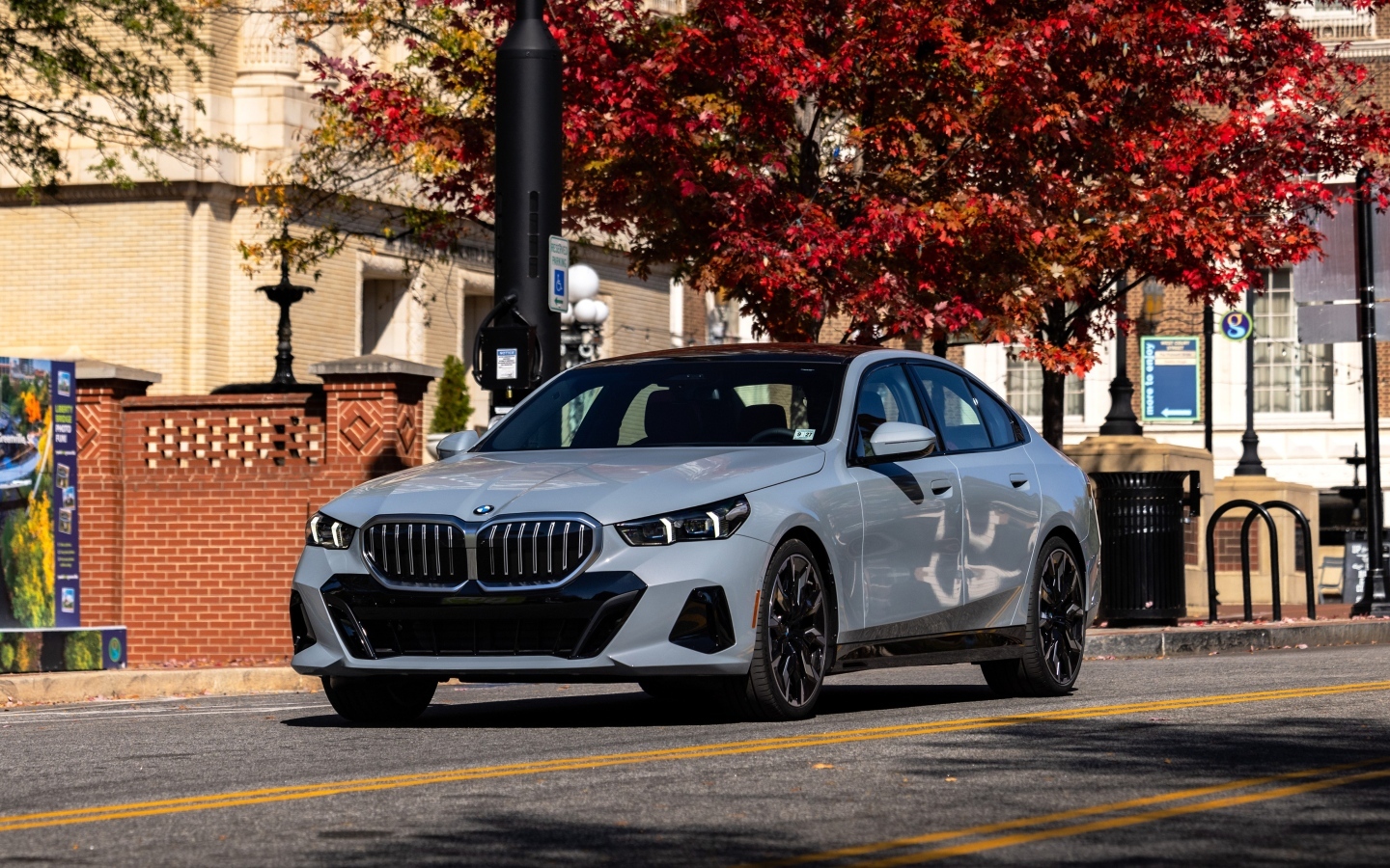 Автомобиль BMW 530i XDrive M Sport 2024 года в городе