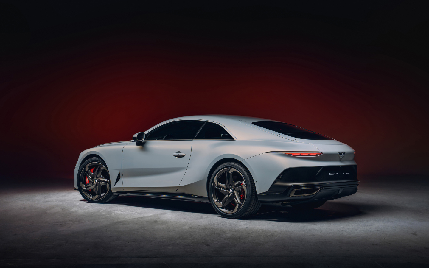 Автомобиль Bentley Mulliner Batur 2023 года вид сзади