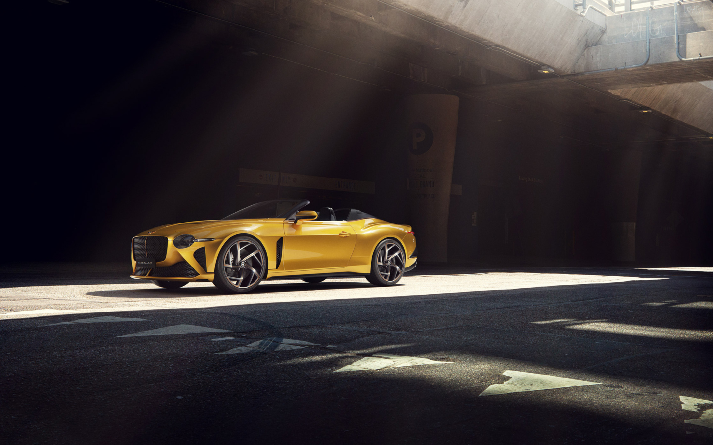 Кабриолет Bentley Bacalar  в ангаре