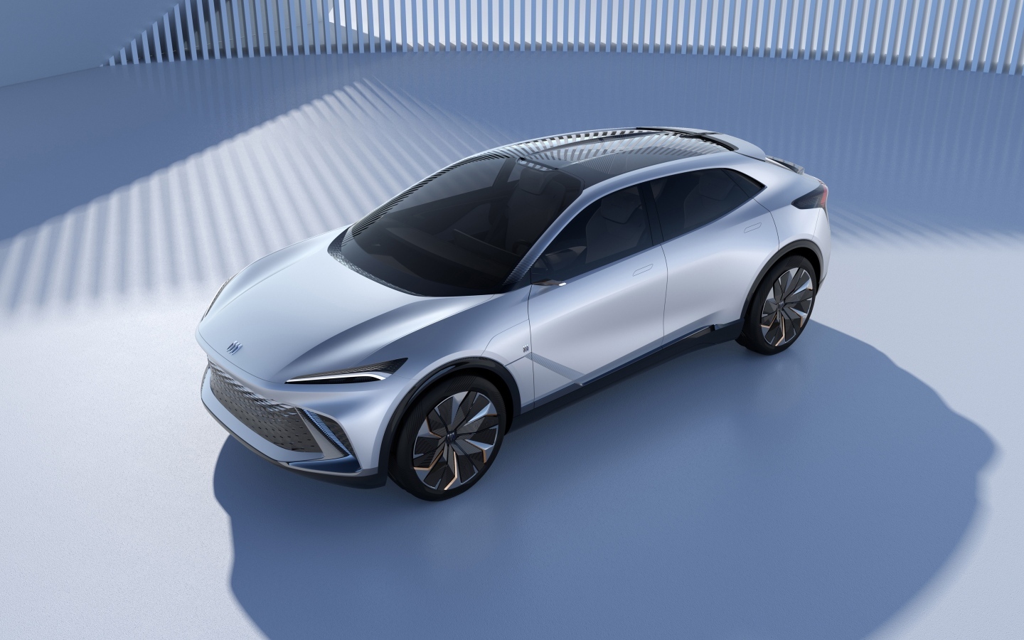 Серебристый автомобиль Buick Electra-X