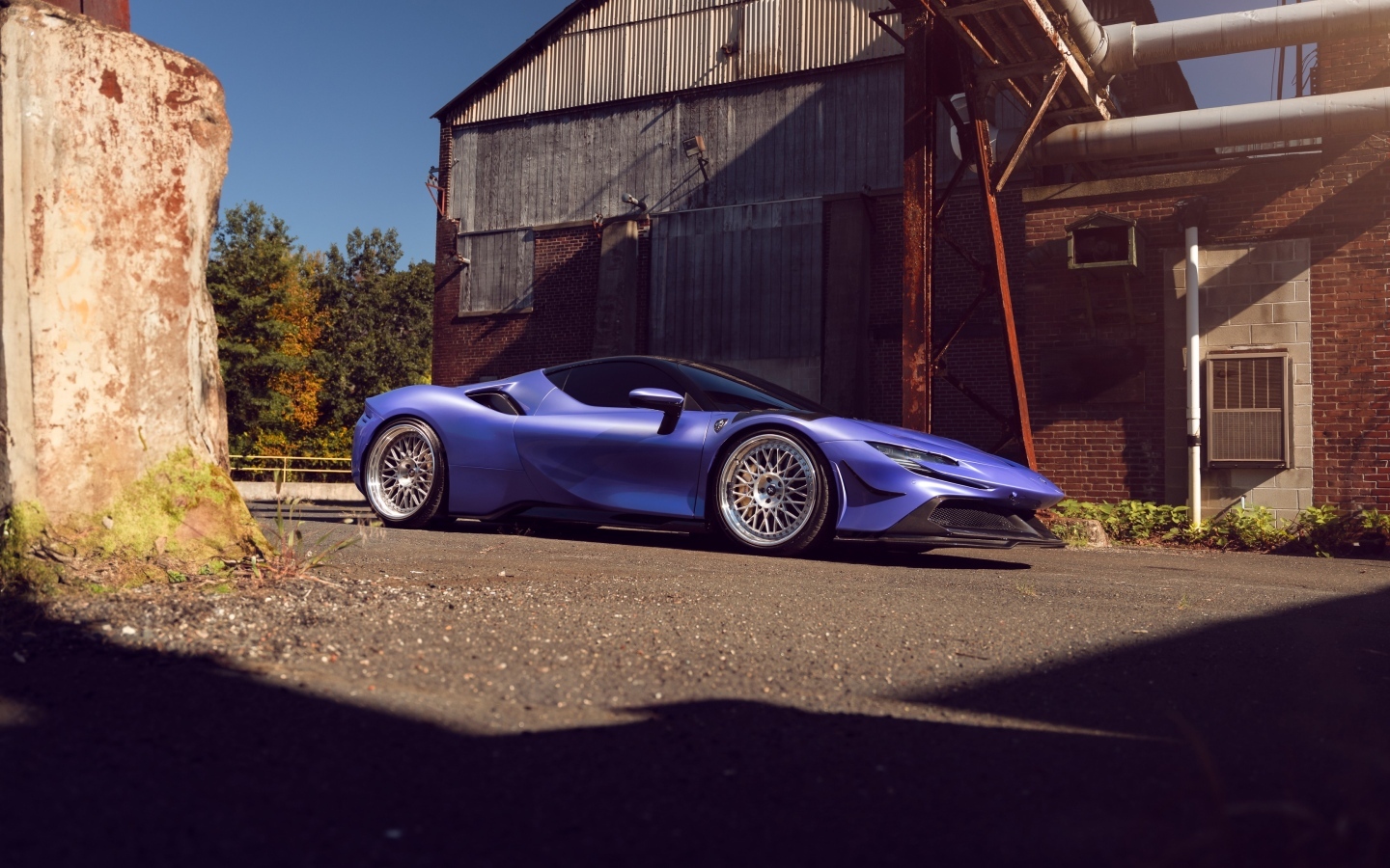 Быстрый автомобиль Ferrari SF90 Spider