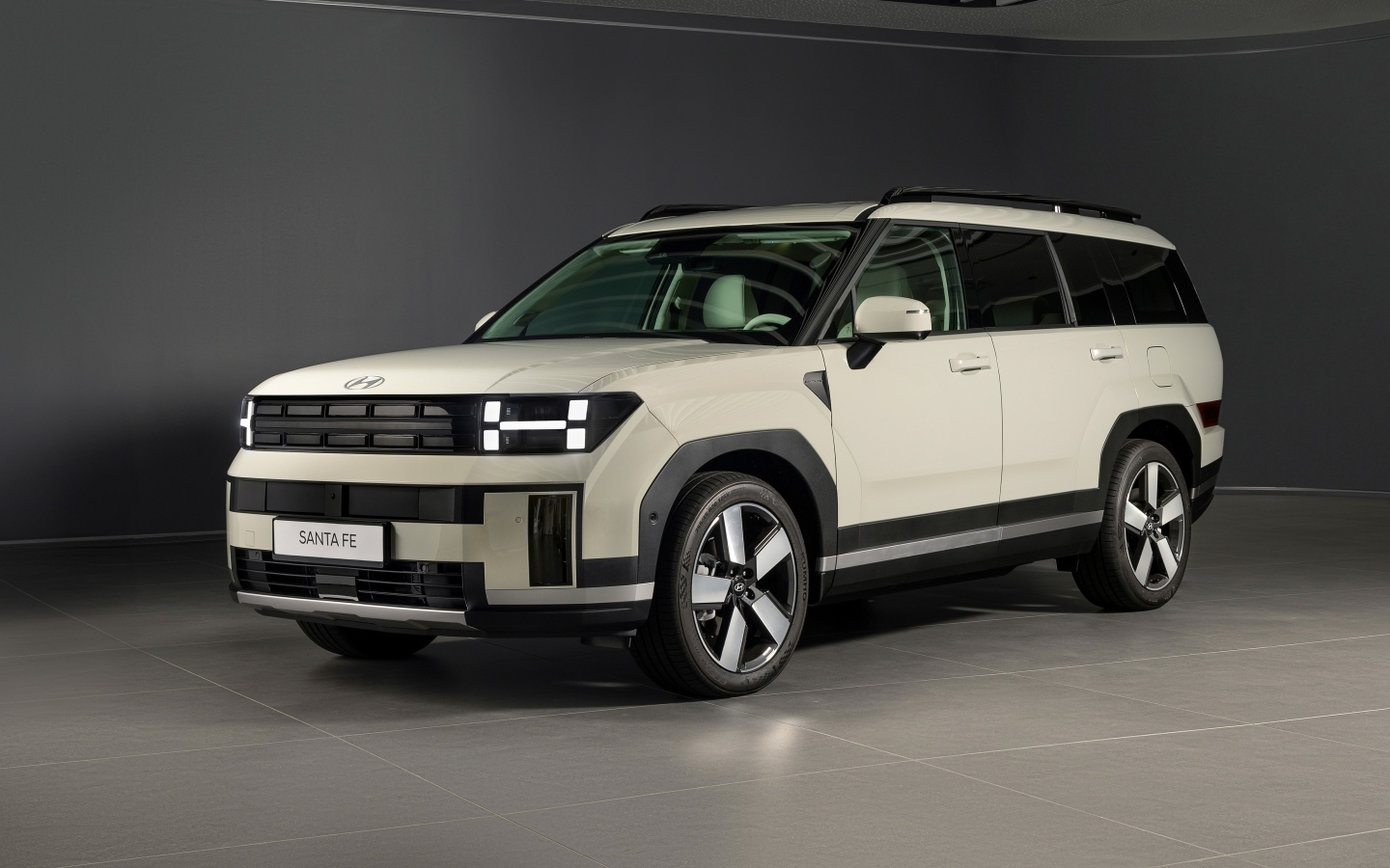 Большой внедорожник Hyundai Santa Fe Plug-In Hybrid