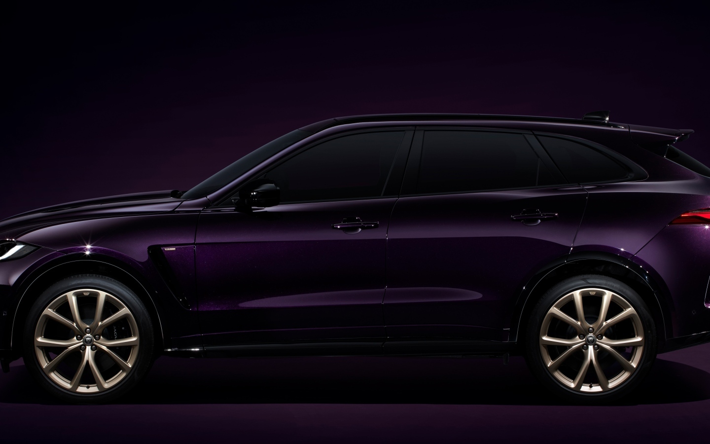 Автомобиль Jaguar F-Pace SVR