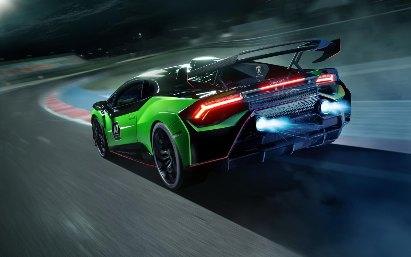 Вид сзади на автомобиль Lamborghini Huracan STO SC 10 Anniversario